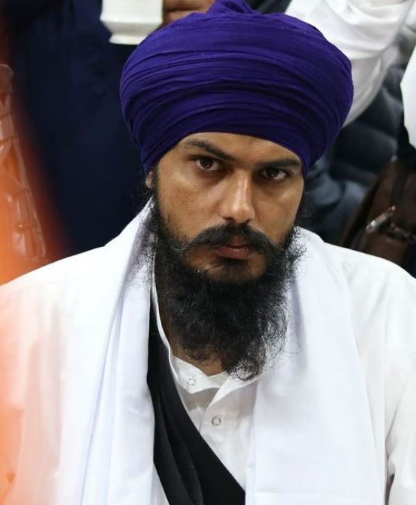 Bhai Amritpal Singh who detained in Dibrugarh jail, has agreed to contest from Khadur Sahib Lok Sabha constituency. This has been announced by his lawyer Rajdev Singh after meeting with him in the jail.

On the other hand, Amritpal Singh's supporters and colleagues do not agree…
