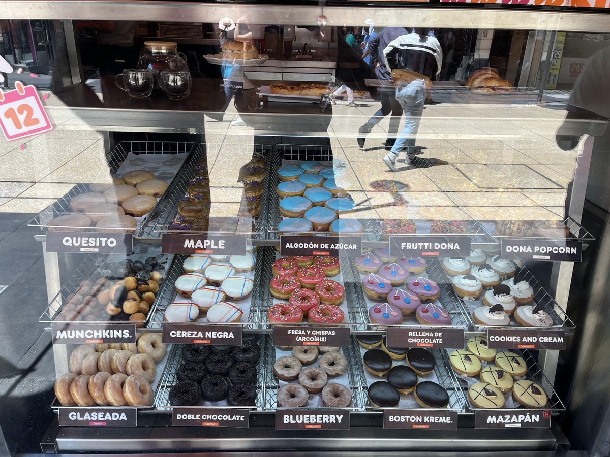 While in Mexico City, I ran across a Dunkin' Donuts. And it made me very sad for every other Dunkin' Donuts.