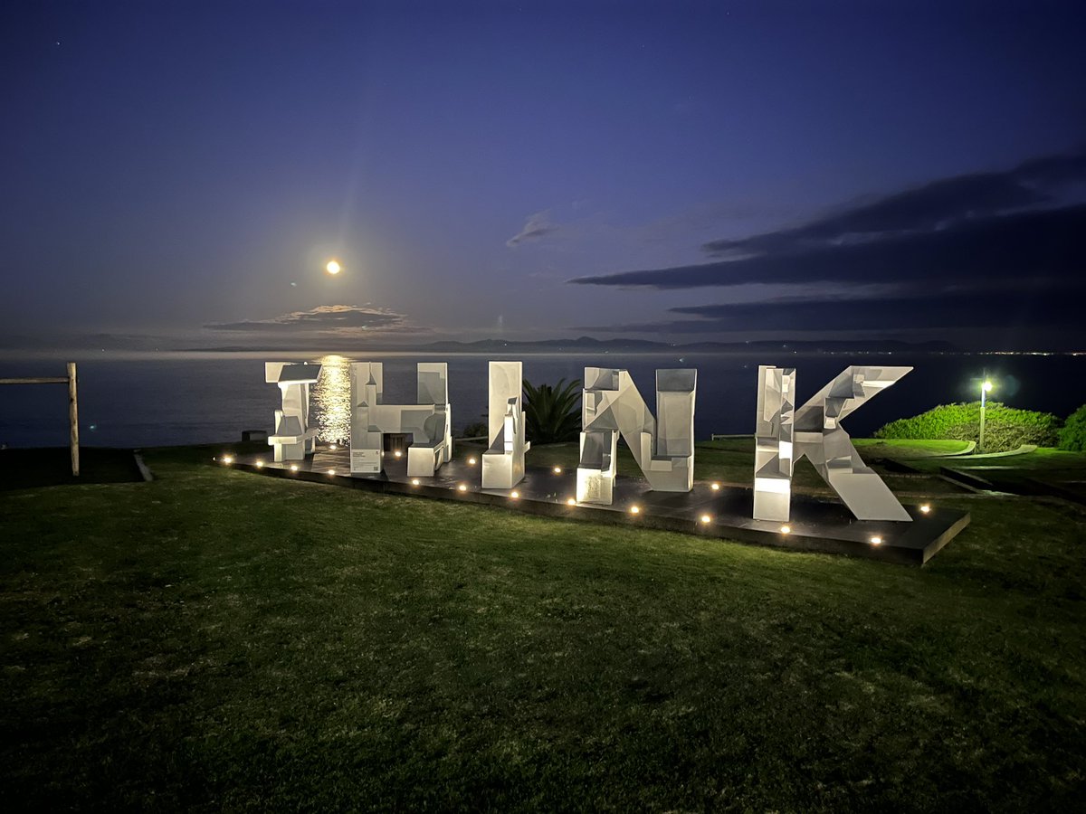 friedalloyd's tweet photo. Can’t fight the Hermanus moonlight. #thinkbench https://t.co/PjzRlmKzb9