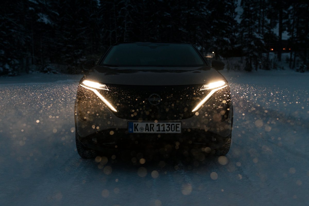 Imagine you're driving at night, and you find this in the middle of the road, what would you do? 🔥 ​ #Nissan #NissanAriya #Ariya #Headlight #Snow