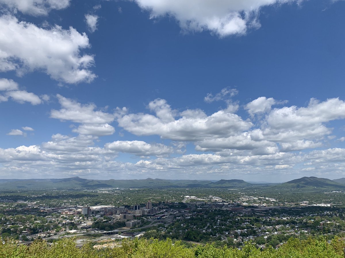 Can’t beat these two views in one day! God’s Country in something truly special. Thankful to call it home 🏡 

𝔸𝕓𝕠𝕧𝕖 𝔸𝕝𝕝 𝔼𝕝𝕤𝕖... #LIT 
🤟🏽🤟🏽🤟🏽