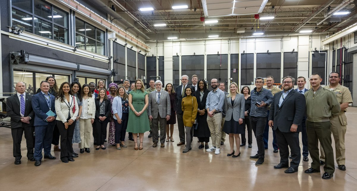 Exciting day at NRL with Assistant Secretary Berger and industry leaders, touring NRL's LASR Tropical High Bay and discussing energy advancements. NRL is proud to support our naval forces and their priorities! @ASNEIE @USNavy @DeptofDefense @USMC #EIEweek #EarthDay24 #NRL