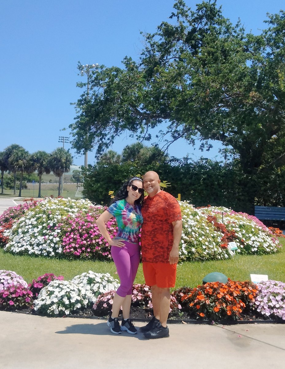Earth Day Is Everyday.. So Here Is Another Beautiful Earth Day Springtime Picture!! 🌻🌎🌞🌸🌳🦋 My Love TC & I Are Surrounded By Beautiful Flowers At Tradewinds Park Butterfly World @TradewindsPark 🦋🌸🌳
Being In God's Beautiful Nature Makes Me So Happy!!! 😊🌻🌞🌳 #EarthDay24