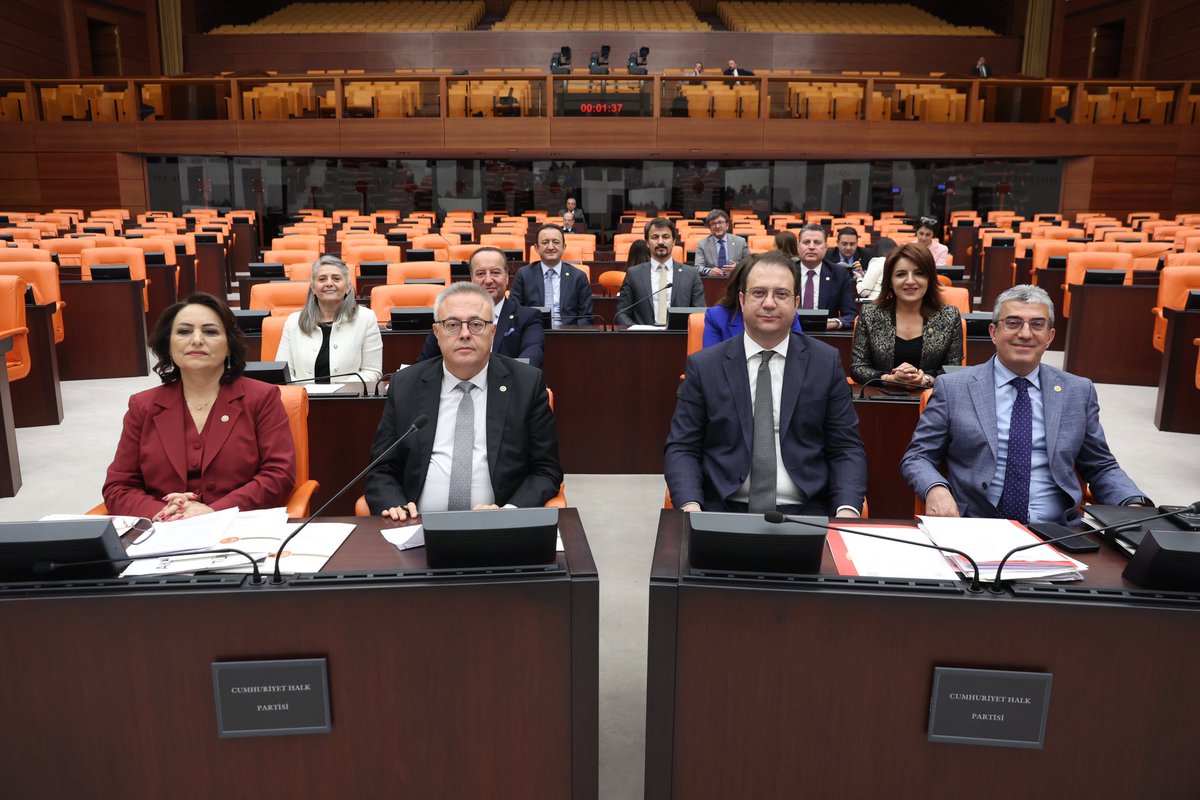 🔴 AKP’nin yaz-boz tahtasına döndürdüğü maden ve enerji sektöründe yine geleceğimizi tehlikeye atan düzenlemeler yapılmak isteniyor.TBMM Genel Kurulu’nda, Maden Kanunu ile Bazı Kanunlarda Değişiklik Yapılmasına Dair Kanun Teklifi’nin görüşmelerinde tepkilerimizi haykırıyoruz.