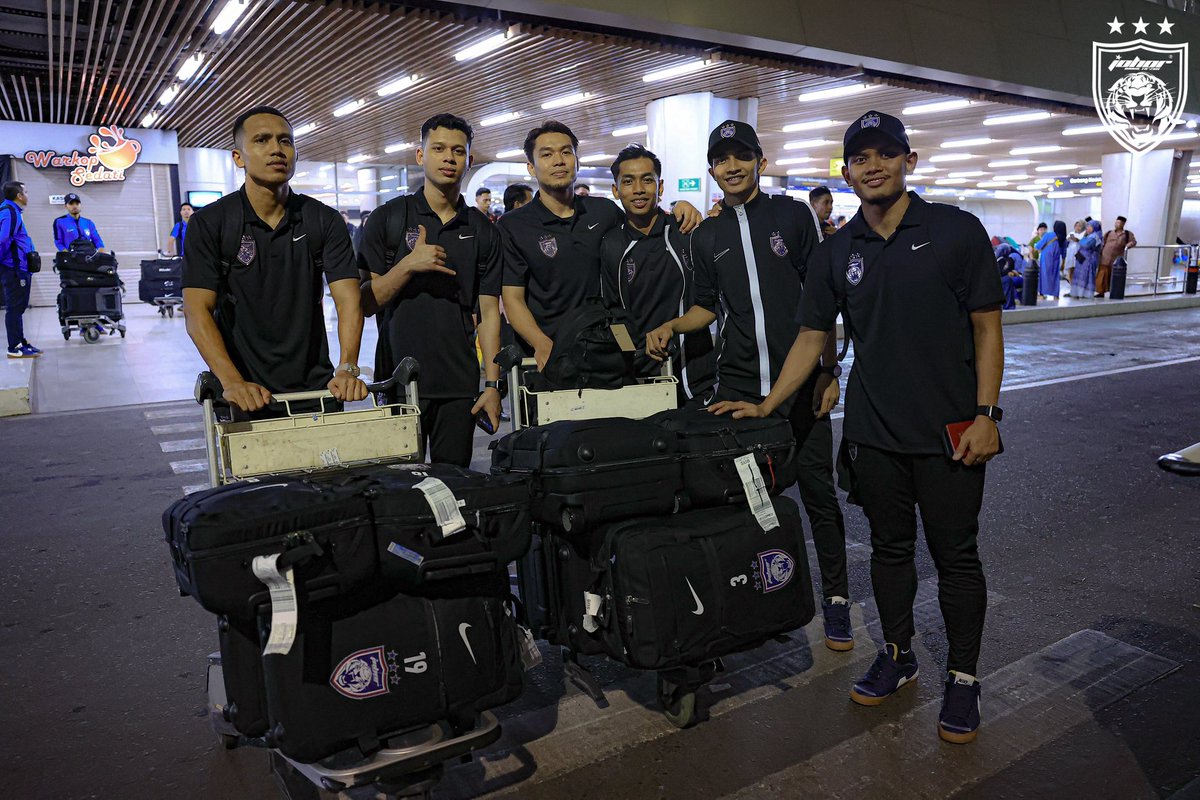 HELLO SURABAYA 👋🇮🇩

More photos : m.facebook.com/story.php?stor…

#internationalclubfriendly2024
#JDTFutsal
#JDTFamily
#LuaskanKuasamu