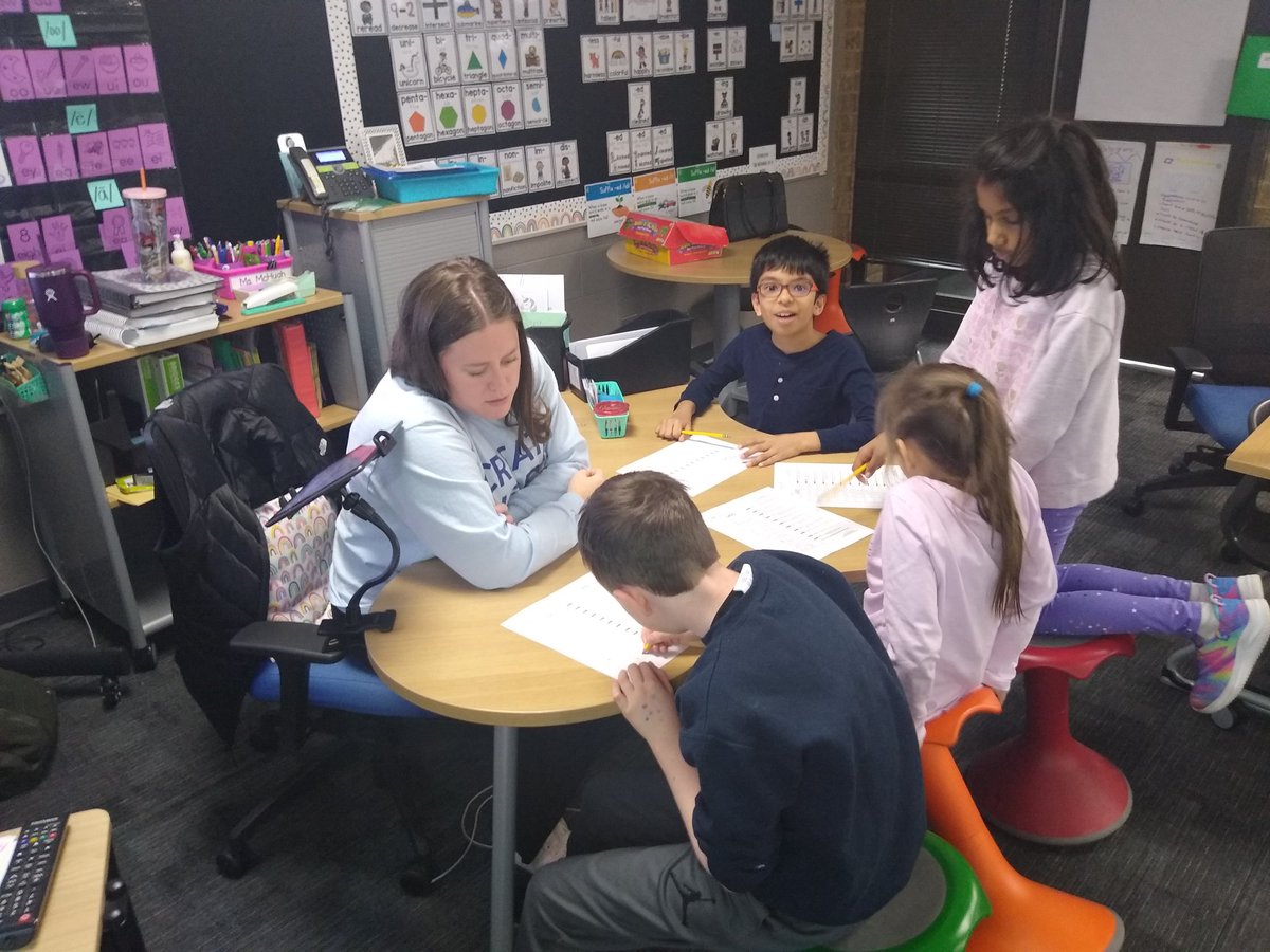 WinnieClausell's tweet photo. Student examples and guided instruction - increasing access to learning ♥️ #joy #PrairiePumas #inspire96 https://t.co/YjdcDSfz2r
