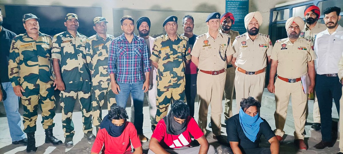 Fazilka Police, in collaboration with #BSF, strikes a heavy blow to trans-border drug smuggling rings. Three suspects apprehended, and 1.2 Kg of high-grade heroin seized #ActionAgainstDrugs ਫਾਜ਼ਿਲਕਾ ਪੁਲਿਸ ਵੱਲੋਂ ਬੀ.ਐਸ.ਐਫ ਦੇ ਨਾਲ ਸਾਂਝੇ ਆਪ੍ਰੇਸ਼ਨ ਦੌਰਾਨ ਸਰਹੱਦ ਪਾਰ ਨਸ਼ਾ ਤਸਕਰੀ ਕਰਨ ਵਾਲੇ…