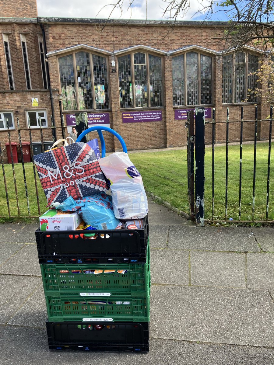 Match day collection dropped of this morning at Prescot and St George’s food pantry’s fantastic support from Cables fans again ⁦@PrescotCablesFC⁩ ⁦@billyliar9⁩ ⁦@SFoodbanks⁩ #RightToFood