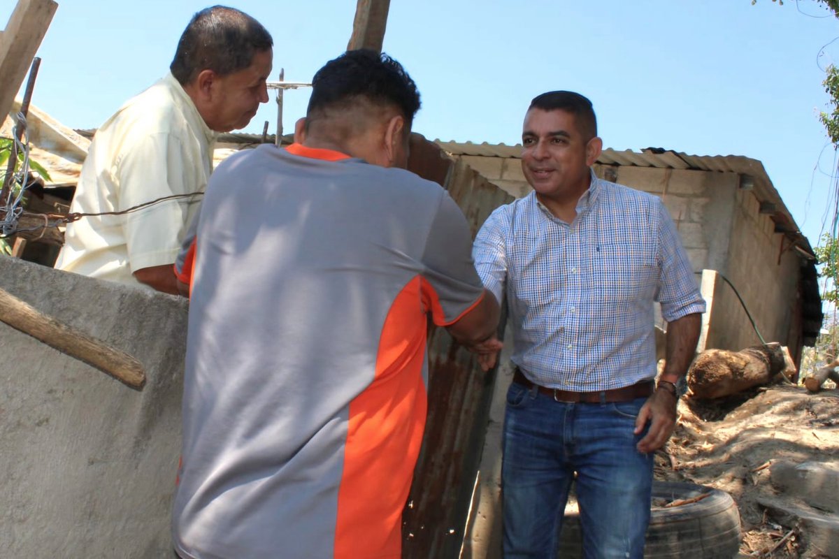 Alejandr0Nochez's tweet photo. 📍 #Ayutuxtepeque
Realizando trabajos de limpieza y chapoda en la Comunidad Tanque Seco en el Casco Urbano, pedimos a todos la colaboración para que tengamos un municipio limpio.
TU BIENESTAR ES MI PRIORIDAD.
Alejandro Nóchez
"Cerca de la Gente". https://t.co/0nkrhswcE4