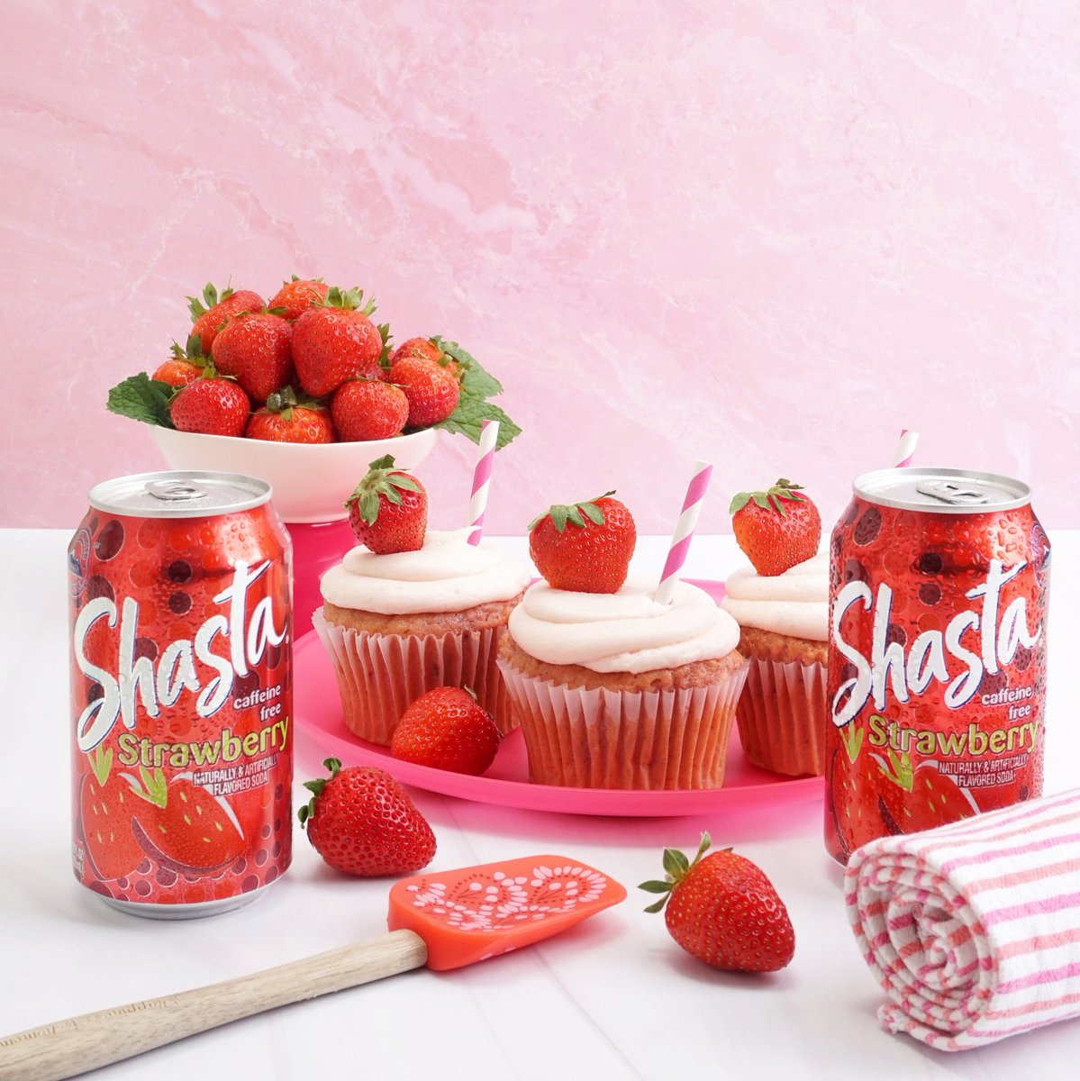 ShastaSodas's tweet photo. Dessert just got a pop of Shasta! Try our Strawberry Pop Cakes recipe to add a fizzy twist to your baking. 🍓🧁 Get the recipe! → https://t.co/hHwbjfLmIi
#ShastaSodas #ShastaRecipes #cupcakes https://t.co/MfsGJtrAVz
