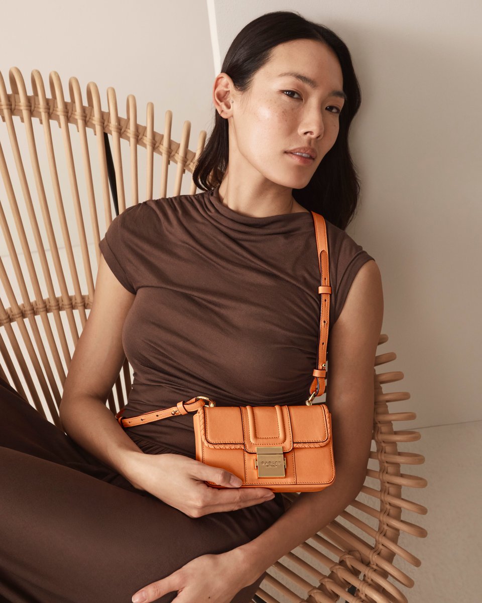 Small but mighty. Hanley Close Weave packs quite a punch between our spring-ready Apricot shade and the intricate hand-finished weave detailing along the edges. radley.visitlink.me/DKDF7d