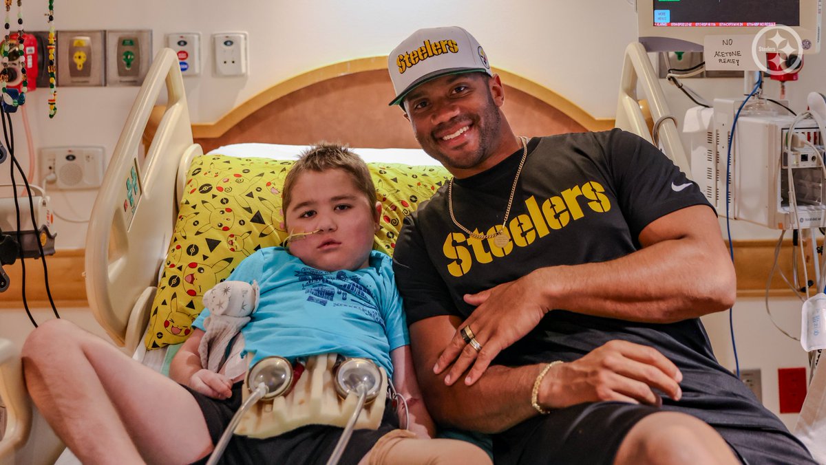 'When you go into a room with a lot of love, a lot of hope, anything is possible.' - @DangeRussWilson truly understands how important giving back to the community is, with his visit to @ChildrensPgh a prime example 🗒️: bit.ly/4awXxFw