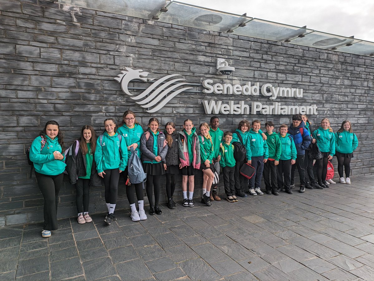 cpa_evans's tweet photo. Bl6 wedi cael profiad bythgofiadwy wrth ymweld a'r Senedd heddiw - gwleidyddion y dyfodol - disgyblion egwyddorol a gwybodus👍
Yr 6 had a memorable trip to the Senedd today - our future politicians 👍 ethical and informed citizens of Wales https://t.co/j7162nSjgH