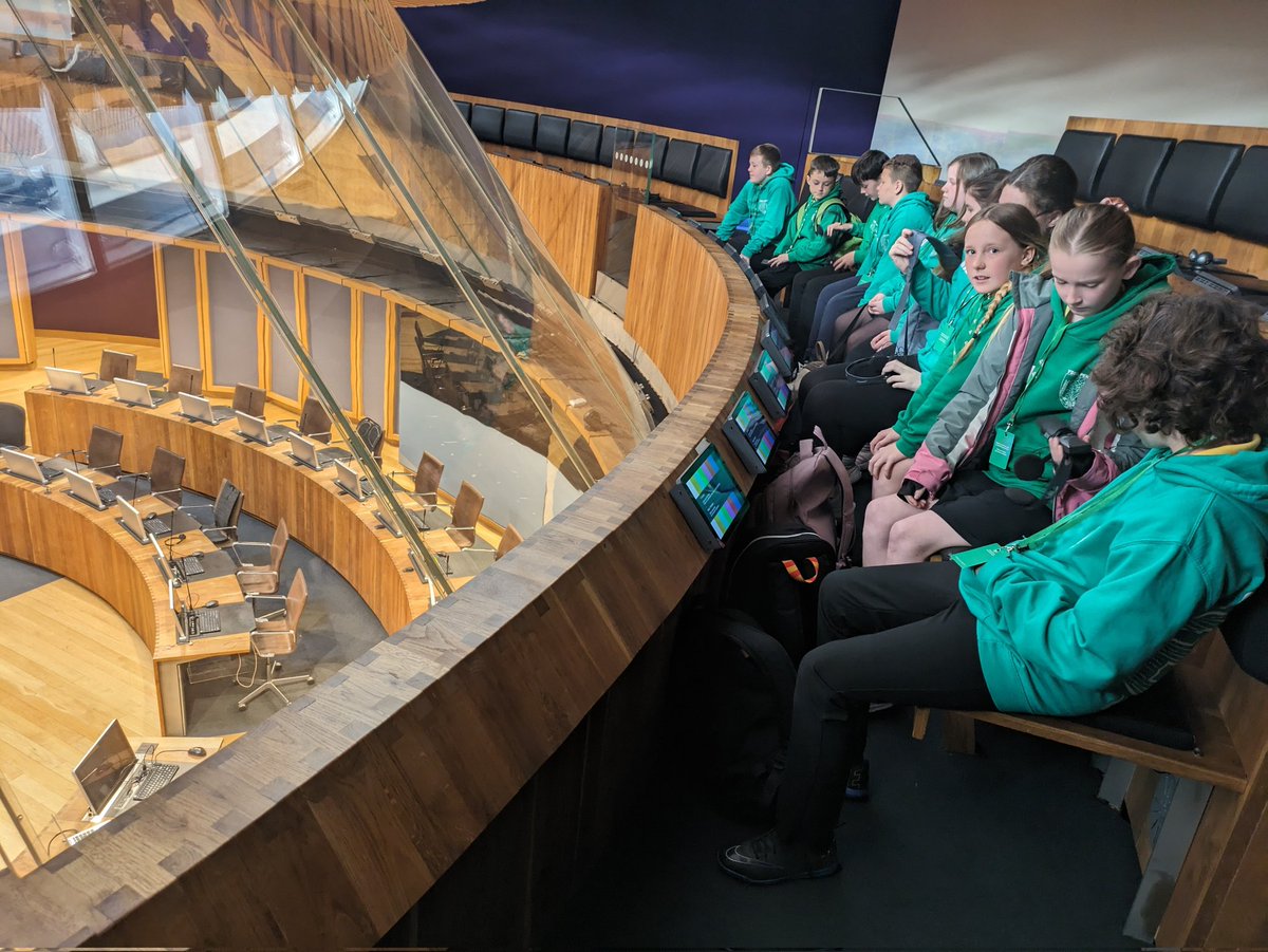 cpa_evans's tweet photo. Bl6 wedi cael profiad bythgofiadwy wrth ymweld a'r Senedd heddiw - gwleidyddion y dyfodol - disgyblion egwyddorol a gwybodus👍
Yr 6 had a memorable trip to the Senedd today - our future politicians 👍 ethical and informed citizens of Wales https://t.co/j7162nSjgH