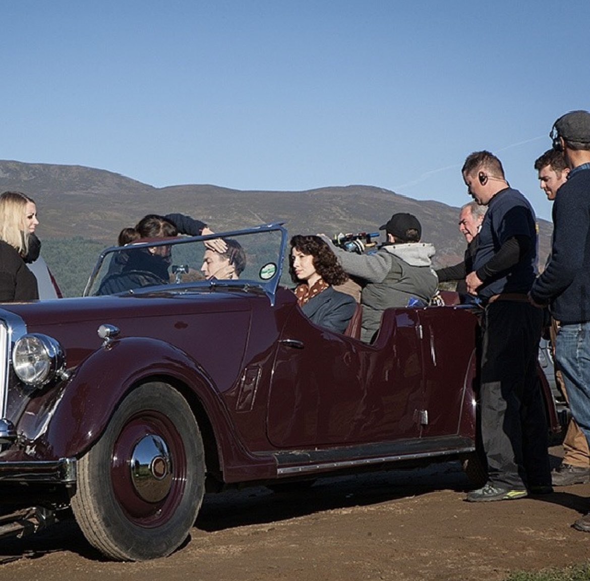 Continuing “Way Back Wednesday.” A handful of you requested to see the older BTS photos that I used to create my S1 reel. Here is one of many photos provided by STARZ that I have in my collection. • Originally posted March 28, 2014: “A classic car for our classy couple.” •…