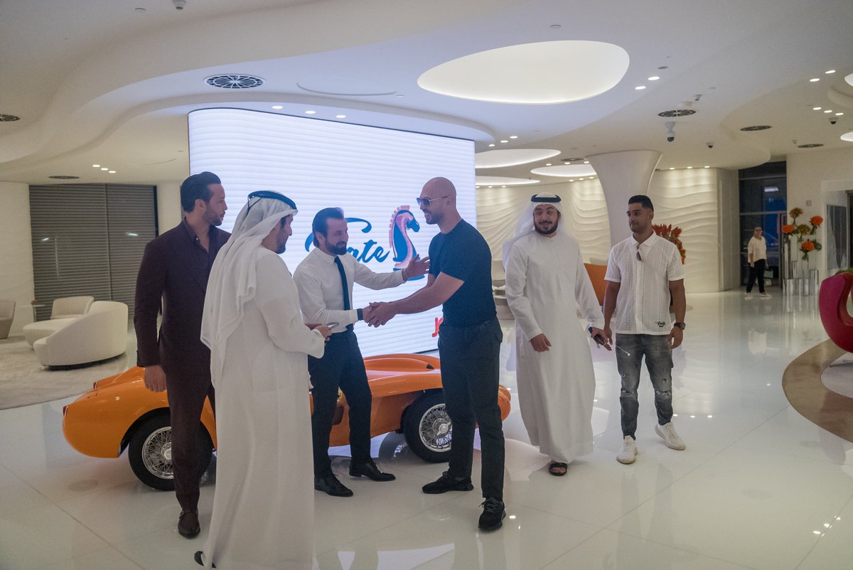 jointrw's tweet image. The Tate Brothers Reveal Their Networking Secrets And Show How The Average Joe Can Talk Themselves Into Multi-Millionaire Circles.

A Thread: