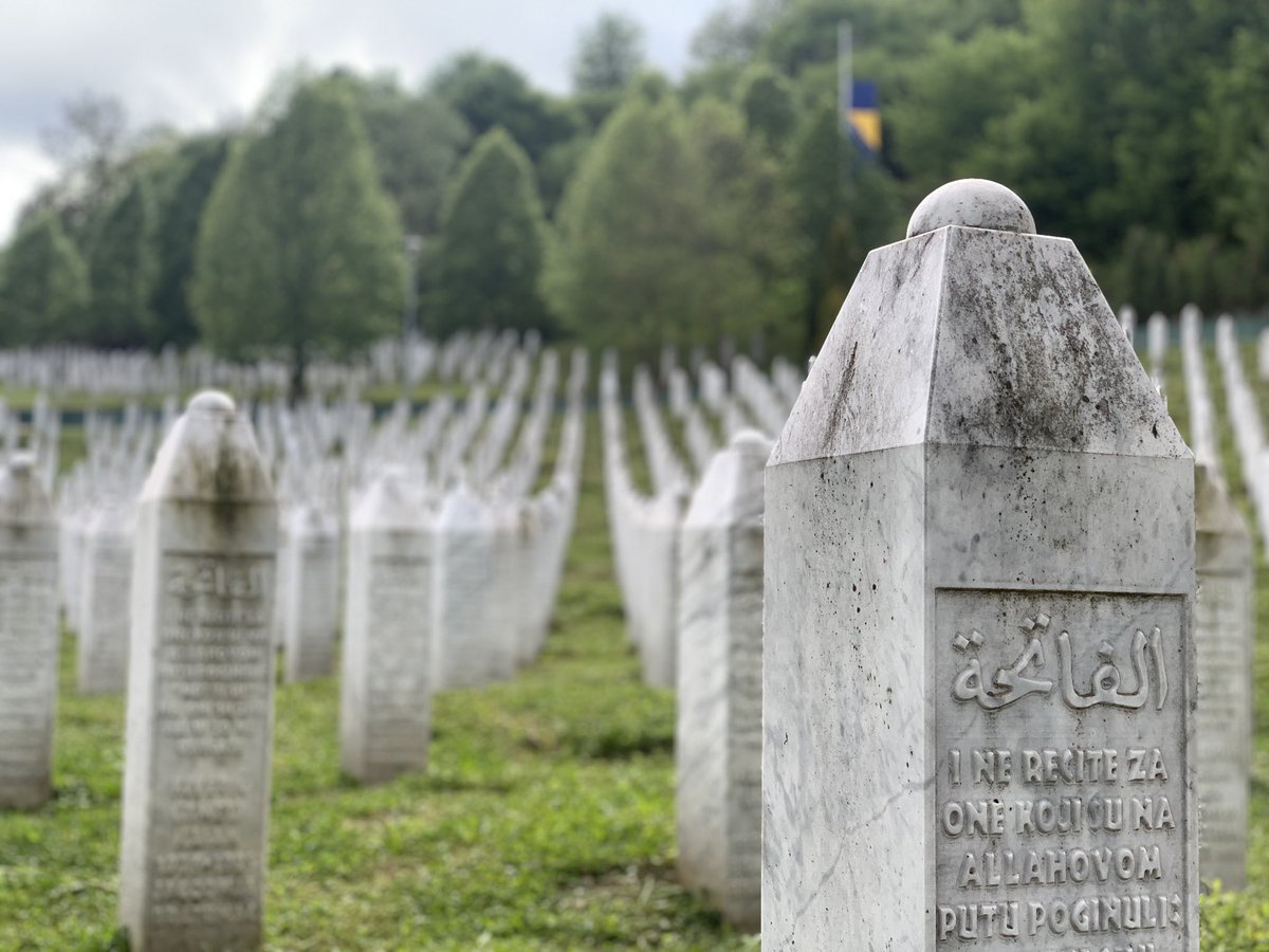 Part of the Natolin's #WesternBalkansTeam headed for Belgrade makes a crucial stop along the journey. A deeply emotional visit to @SrebrenicaMC serves as a poignant reminder of the consequences of international inaction in the face of genocide. The victims of the 1995 Srebrenica…