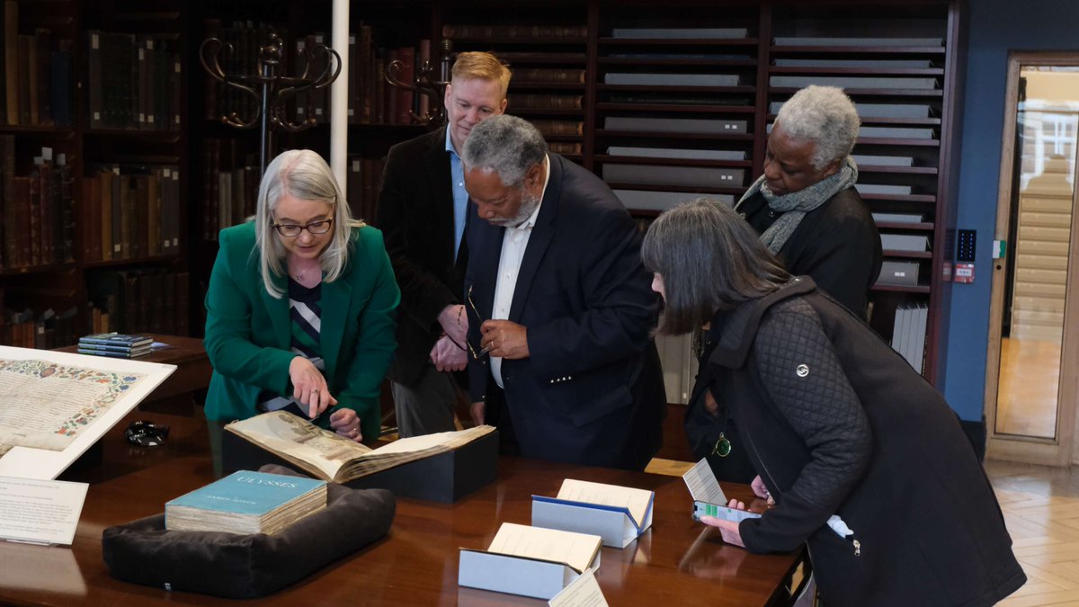 We were delighted to welcome Council of National Cultural Institutions (CNCI) members, as well as Feargal Ó Coigligh, Secretary General @DeptCultureIRL, and @smithsonian @SmithsonianSec Secretary Lonnie G. Bunch III, to the @NLIreland today.