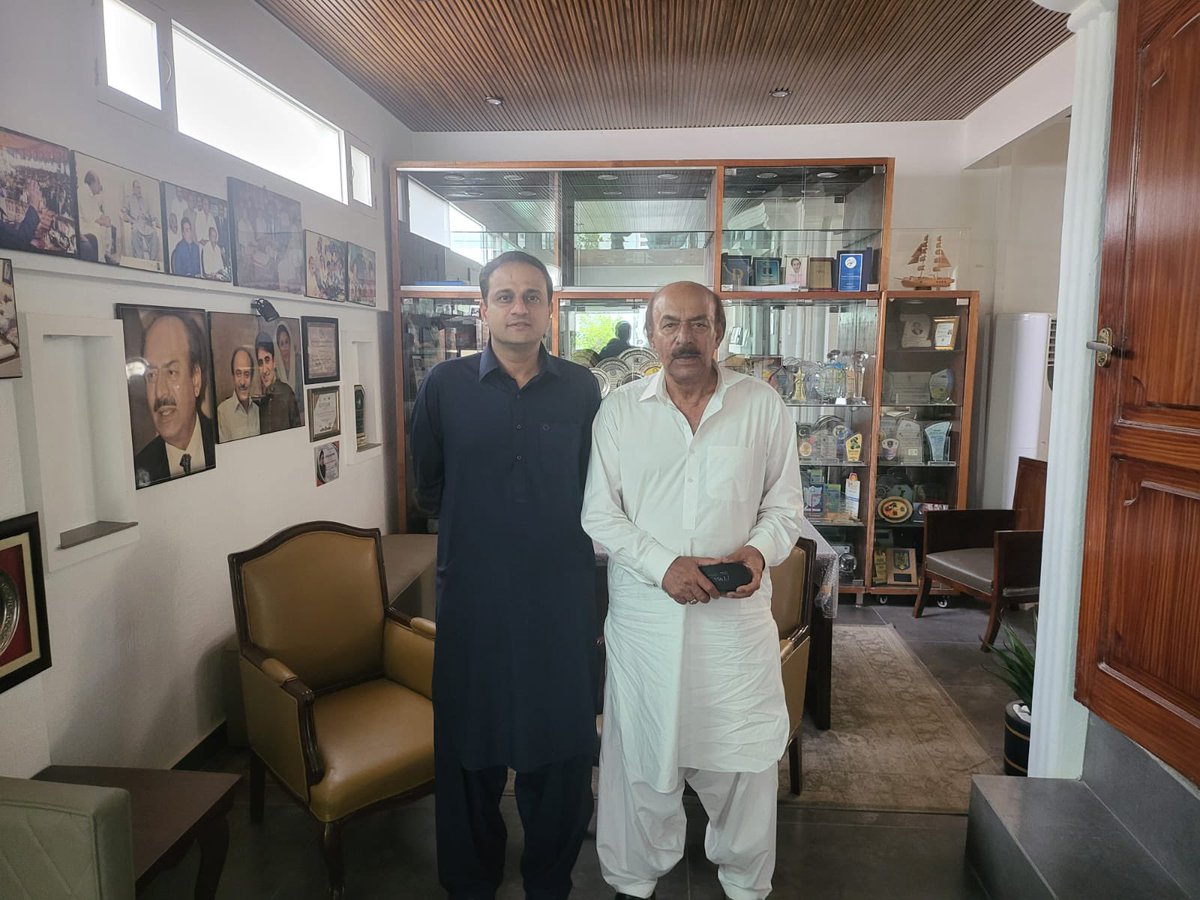 Called on Nisar Khuhro sb, President PPP Sindh to discuss various development projects which are being undertaken by KMC as part of the PPP manifesto. Target is to fulfil the commitments made by Chairman Bilawal to the people