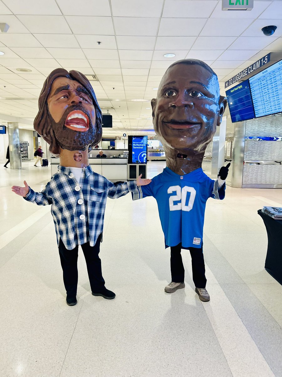 Celebrity sightings here at DTW! Detroit Parade Company Big Heads Berry, Bob, Aretha and Stevie are here just in time for the #NFLDraft! Visit them in the baggage claim areas in the McNamara and Evans terminals until 3 p.m. #flyDTW @visitdetroit @ParadeCo