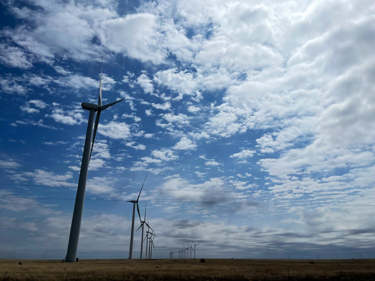 Hello from Highway 287 between Lamar &amp; Springfield! The wind turbines are rotating something fierce here.

I’m on the road for Voter Voices, our election-year project to learn what’ll drive your vote.

Fill out our short survey and help shape our coverage: cpr.org/2024/04/03/vot…