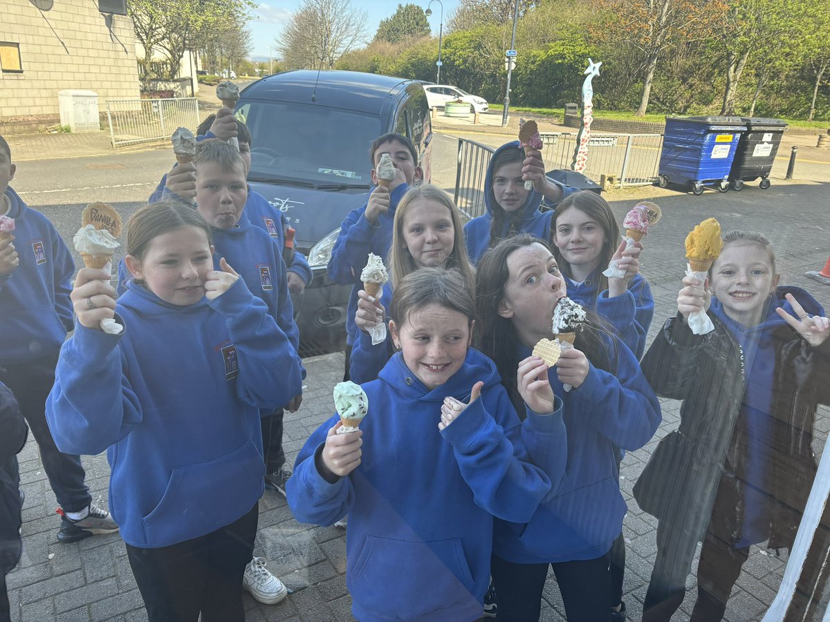Primary 7 had a lovely visit to Ardagh Glass today which ended in a trip to Vanilla Joes to cool off in the sunshine ☀️😎 #supersevens #funinthesun