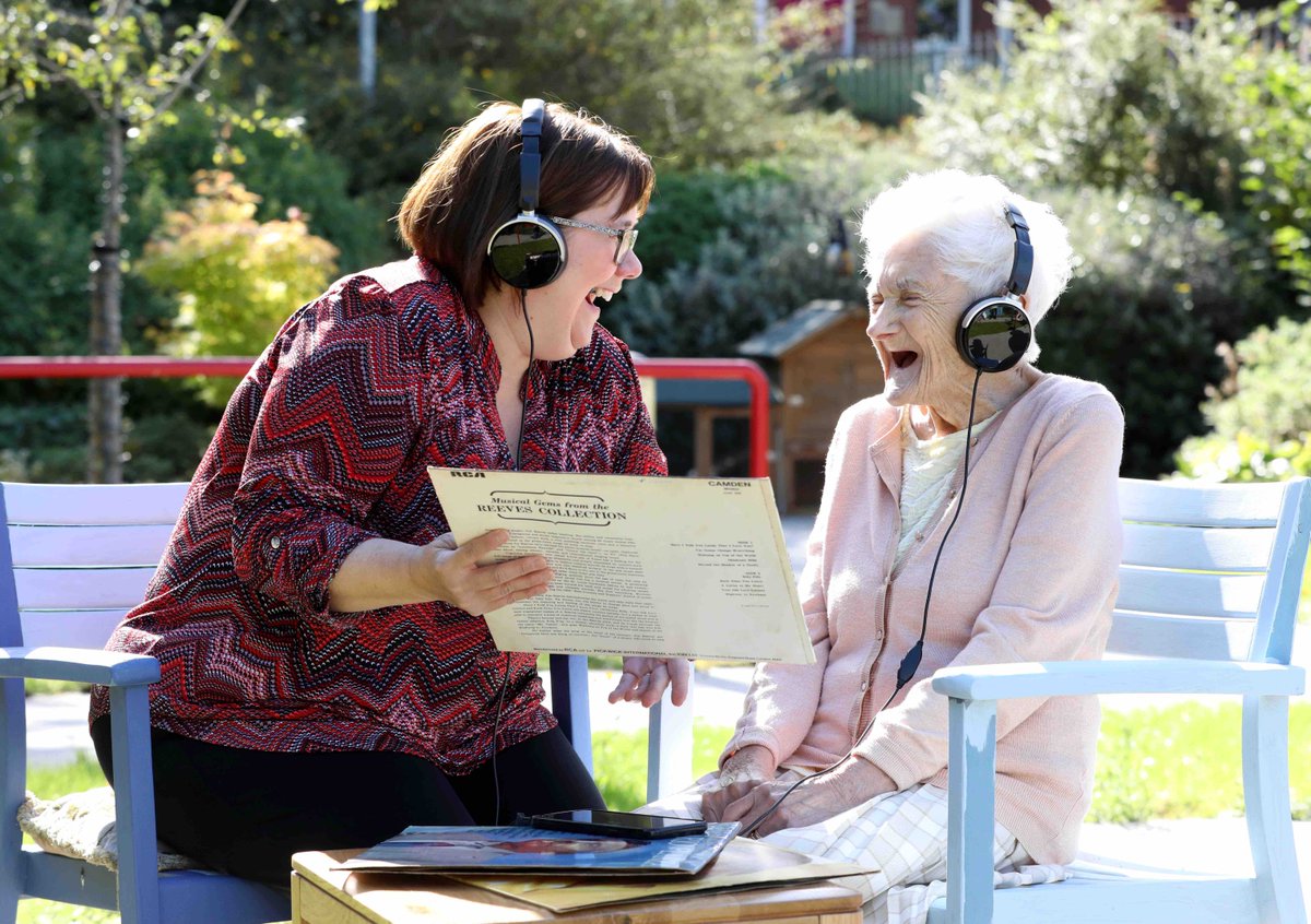 Living with dementia can be lonely & isolating. But meaningful music can go a long way to support someone living with dementia. A personalised playlist can bring: 🎶Mental & social wellbeing 💚Meaningful connections 🎶Autonomy 🎧Create a playlist today:playlistforlife.org.uk/resources?utm_…