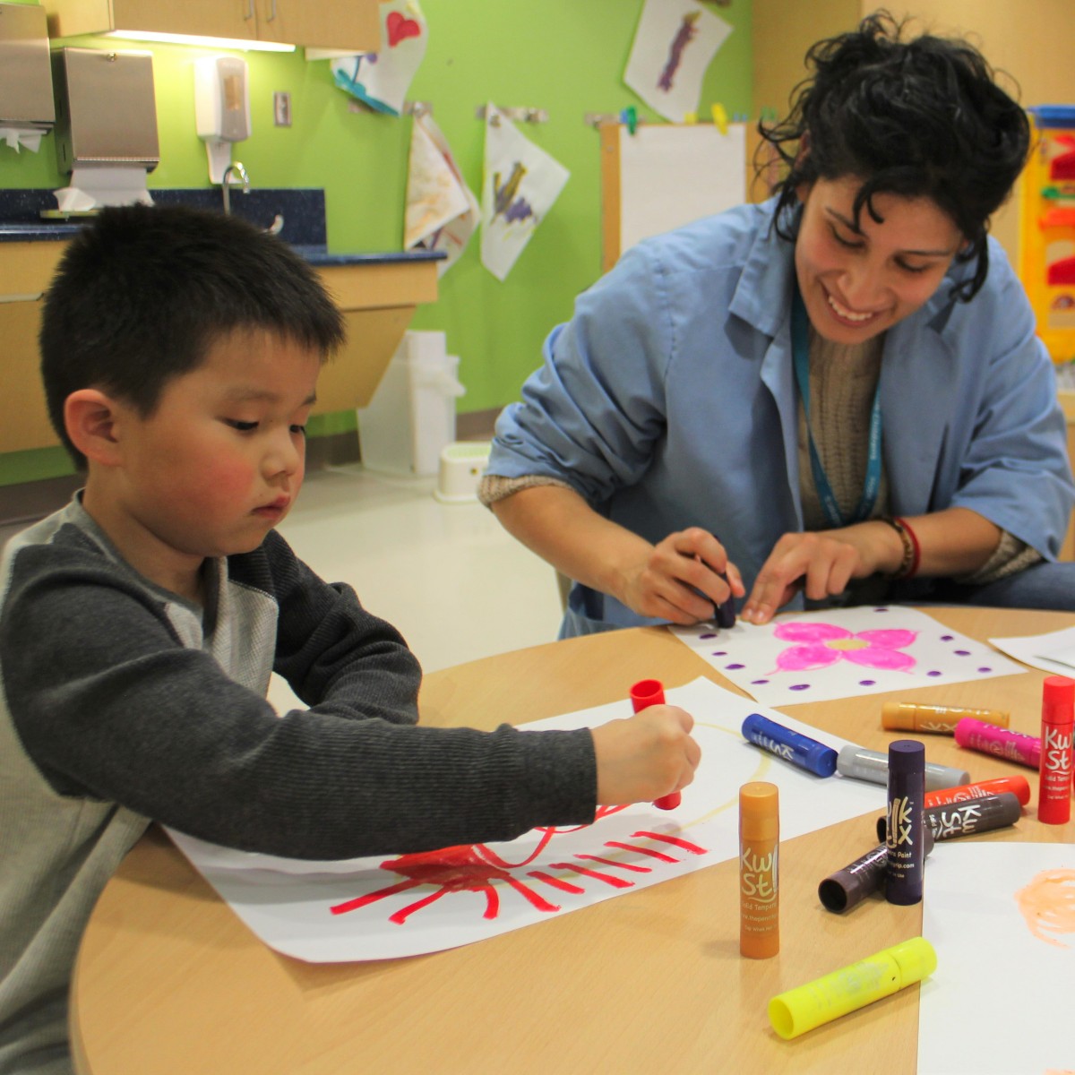 seattlechildren's tweet photo. Happy #VolunteerAppreciationWeek! We want to thank Seattle Children’s volunteers for their commitment and compassion toward patients, families, staff and the community. 🧡 #HCVolunteerWeek https://t.co/fUDckvZ9E0