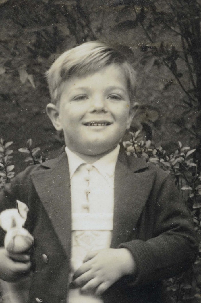 24 April 1930 | A German Jewish boy, Robert Mamlok, was born in Berlin.

In January 1943 he was deported to #Auschwitz and murdered in a gas chamber.