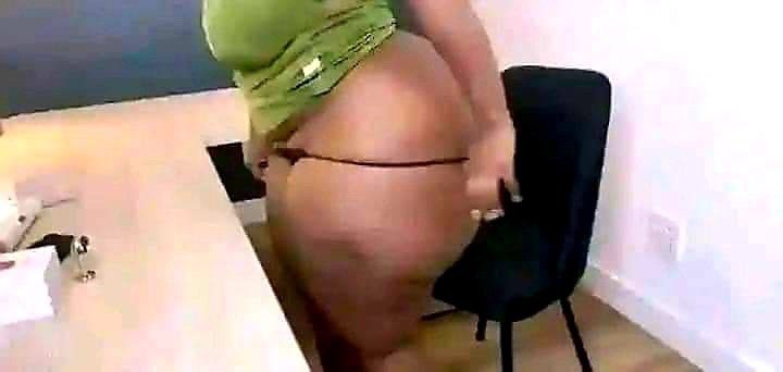 ChrisExcel102's tweet image. Only South African women who don't see a problem with having sex with strangers so they can get alcohol 🍺 

But they see a problem with sleeping with mangers for Jobs...