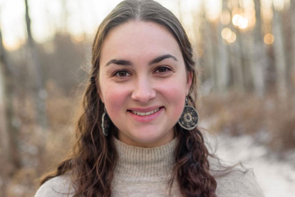 For #RighttoReadDay, we are spotlighting Anna Kelly ’23MS. Kelly, who grew up on the St. Regis Mohawk Reservation, reflects on the importance of Indigenous perspectives in literature, and in libraries. ow.ly/2trU50RlzEk