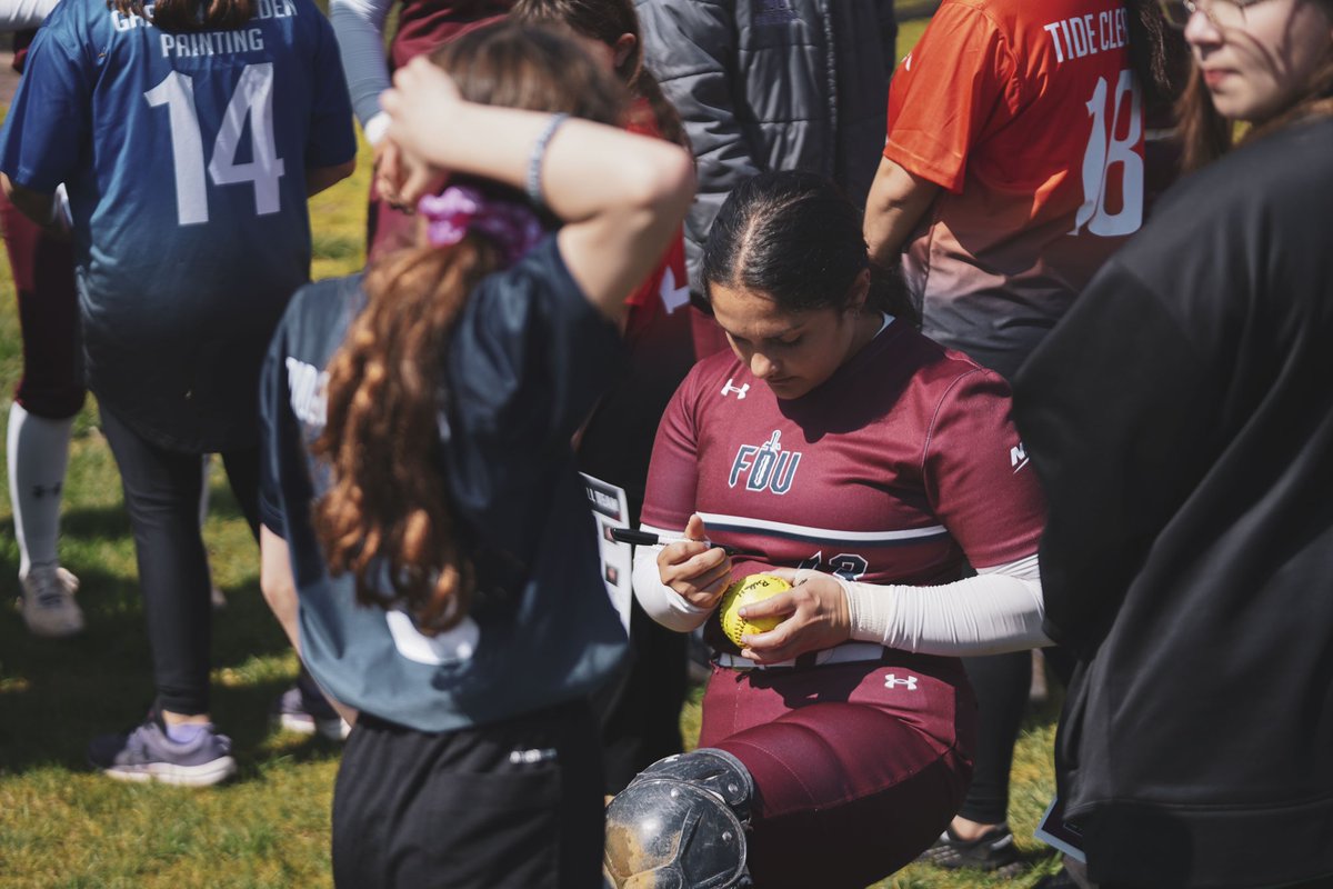 Had a great time signing some autographs and inspiring the next generation of softball players❗️

#uKNIGHTED