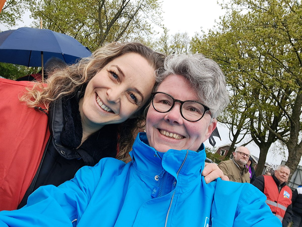 gvdven's tweet photo. In 2021 was ze de eerste staker die ik registreerde. Vandaag staakte ze weer. Voor haar collega's en voor haar gezin. Gewoon voor een goede cao. #FNVMetaal&amp;Techniek https://t.co/GEKilePjiS