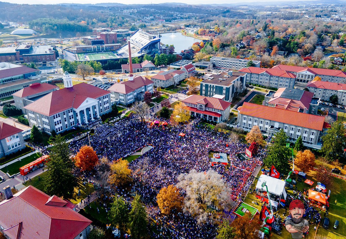 Michael_2Clutch's tweet photo. @CfbSelect @SSN_Tennessee @BarstoolTenn @BarstoolHusker @SSN_JMU @JMUBarstool @SSN_UCF @UCFStool @Barstool_USF @SSN_Longhorns @SSN_Seminoles Only 1. 💜💛👑

#JMU 
#GoDukes
#JMUFootball
#JMUBasketball
#EverythingSchool https://t.co/XV90xayNIT