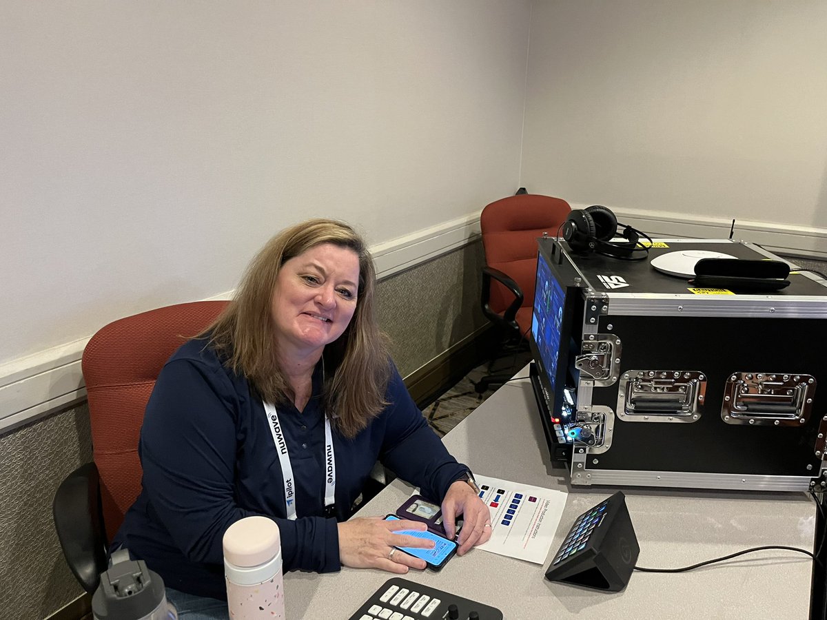 CommsvNext's tweet image. Thanks for your help this week @shortcutshari #CommsvNext