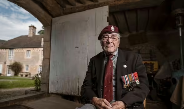 🇬🇧 Our deepest respect and gratitude to D-Day veteran Mr William 'Bill' Gladden who passed away today at the age of 100. He piloted a Hamilcar glider of the 6th Airborne Army Recce Regiment RAC bringing in a tank and six motorbikes and landed near Ranville. He was badly wounded…