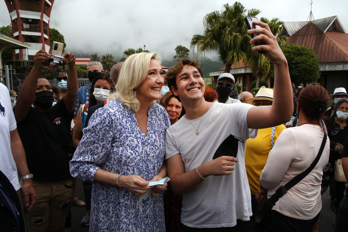 Il y a deux ans, @MLP_officiel rassemblait 13 millions de voix au second tour de l’élection présidentielle. En 2027, nous succèderons à Emmanuel Macron. En avant ! 🚀🇫🇷