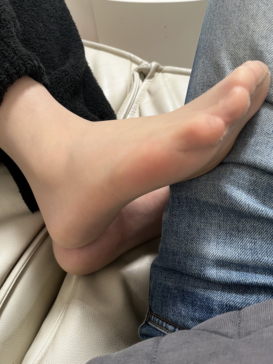 最幸福的时刻就是把玩老婆的丝袜脚 https://t.co/L028eLrttL