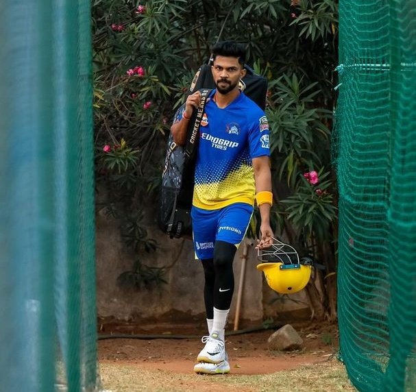 Walk like a king or walk like you don't care who the King is!! 👑 MS Dhoni × Ruturaj Gaikwad