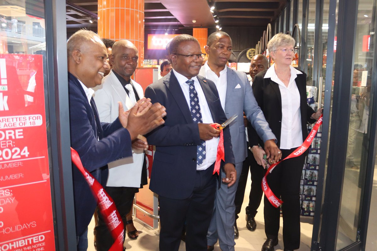 OFFICIAL OPENING OF SPAR AND TOPS: Today, the Minister of Commerce, Industry and Trade, Manqoba Khumalo officially opened SPAR and TOPS in Pigg's Peak Mini Mall.
A total of 82 local employees have been recruited.
This is just the beginning of a promising journey!
#PiggsPeakTown