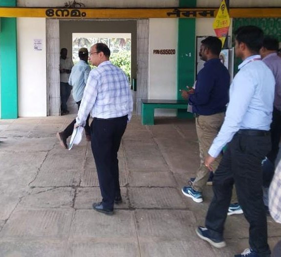 drm_tvc's tweet photo. Dr.Manish Thaplyal DRM/TVC inspected Nemam Railway station's operational aspects and passenger amenities with divisional officers on 24.04.2024

#SouthernRailway #Nemom #PassengerAmenities #TVCSRUPDATES https://t.co/IQVjhTQrDb