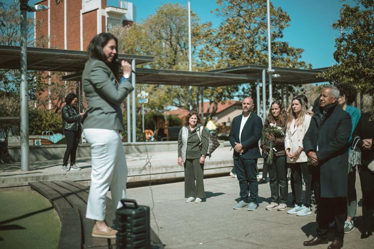 🇦🇲 Avui la diputada @anabalseramarin i @ErcGramenet han acompanyat a la comunitat armenia a Catalunya (@Ararat_As) a l'hissada de la bandera en record del genocidi armeni produït entre 1915 i 1923. Turquia avui en dia segueix negant que es produís cap genocidi.