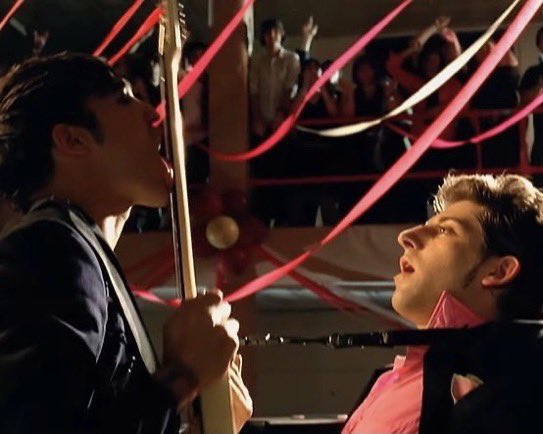 twicethedreamz's tweet image. pictures of pete licking joe’s guitar, a thread 🧵