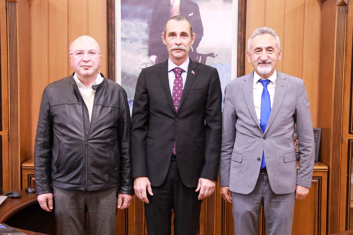 CHP Ordu Milletvekili Sayın Mustafa Adıgüzel, Belediye Başkanımız Sayın Erdal Beşikçioğlu'na hayırlı olsun ziyaretinde bulundu.