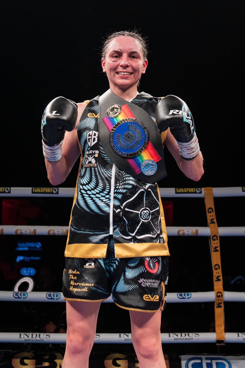 What a photo! Thank you @ljfpics  for capturing this 📸 

@gbm_sports 
@EV2Sportswear 
@rivalboxinggear 

#boxing #ev2sportswear #rival #rivalboxing #rivalfamily #teamhurricane