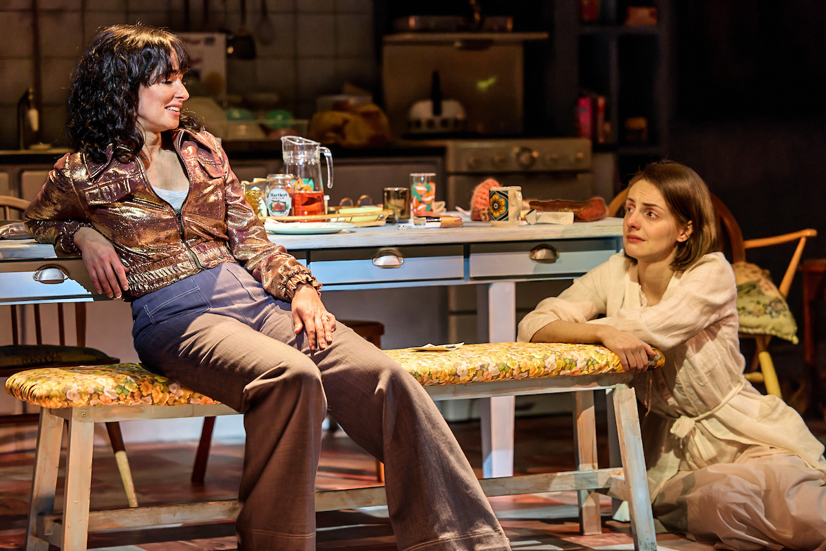 “So where is she then? Where’s our famous sister?” FIRST LOOK at Laura Donnelly as the fourth Webb sister Joan in #TheHillsofCalifornia. 📷: Mark Douet