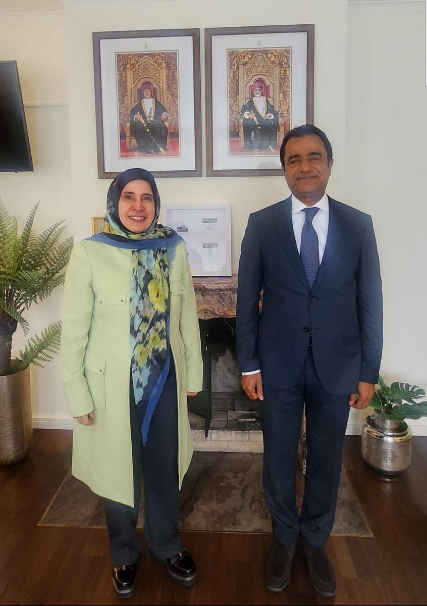 Ihre Exzellenz Botschafterin Dr. Hissa Abdullah Alotaiba, Botschafterin der VAE bei der 🇨🇭und dem Fürstentum Liechtenstein, traf in Bern mit S.E. Mahmoud Hamad Al Hasani, Botschafter des Sultanats Oman, zusammen, wo sie die ausgezeichneten Beziehungen zwischen den beiden Ländern