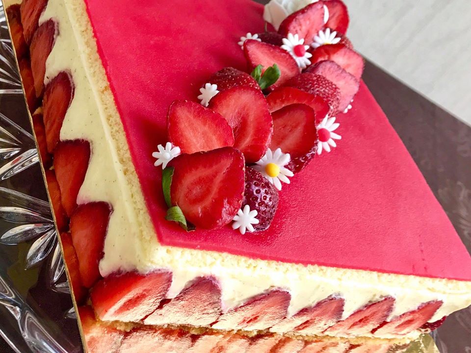 Le fraisier classique à la crème mousseline open.substack.com/pub/recettesra…