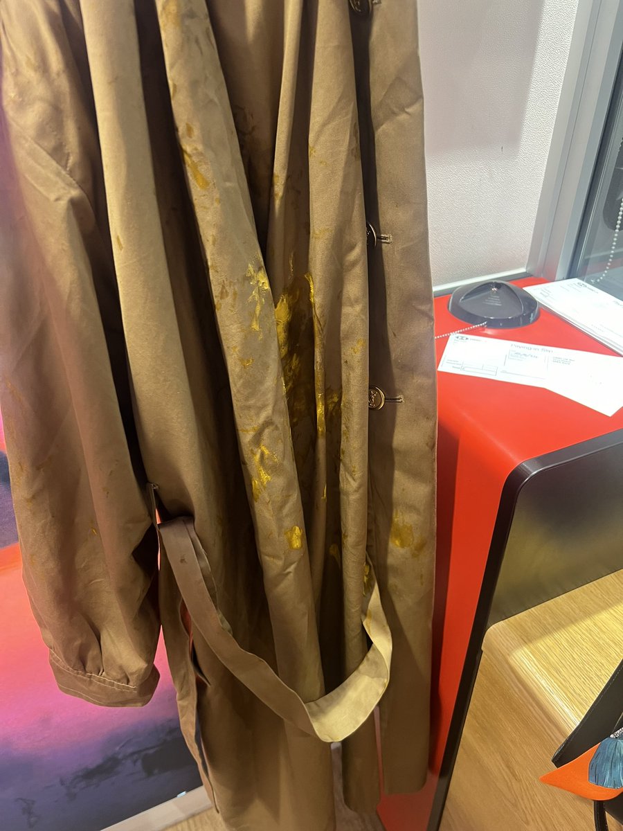SamiaBKhan's tweet photo. little compassion and all that was offered to me was £35 to cover the damage to my coat. Absolutely shocking service. Disgusted beyond words. #hsbcoxfordst https://t.co/VjzTZLVlAj