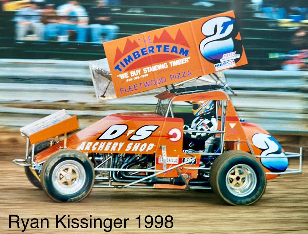 Today's Photo of the Day features Tracey Readinger on his way to a 1988 win @ClintonCoSpdwy 📷 Ryan Kissinger All the News that's Fit to Sprint. Hoseheads.com 🏁